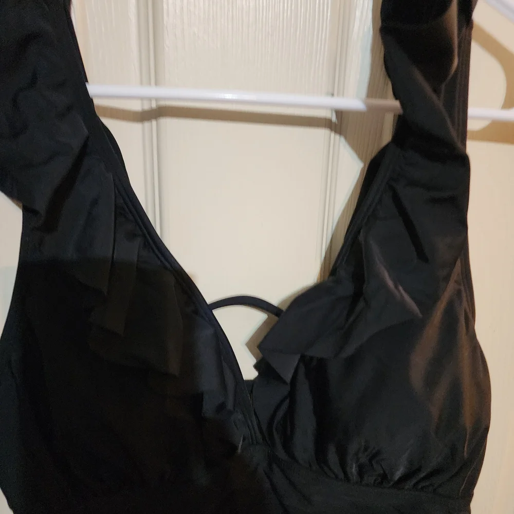 Cupshe Black Ruffled One Piece Swimsuit - Picture 4 of 6